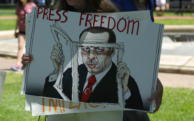 Protest w sprawie wolności prasy w Turcji (wikimedia)
