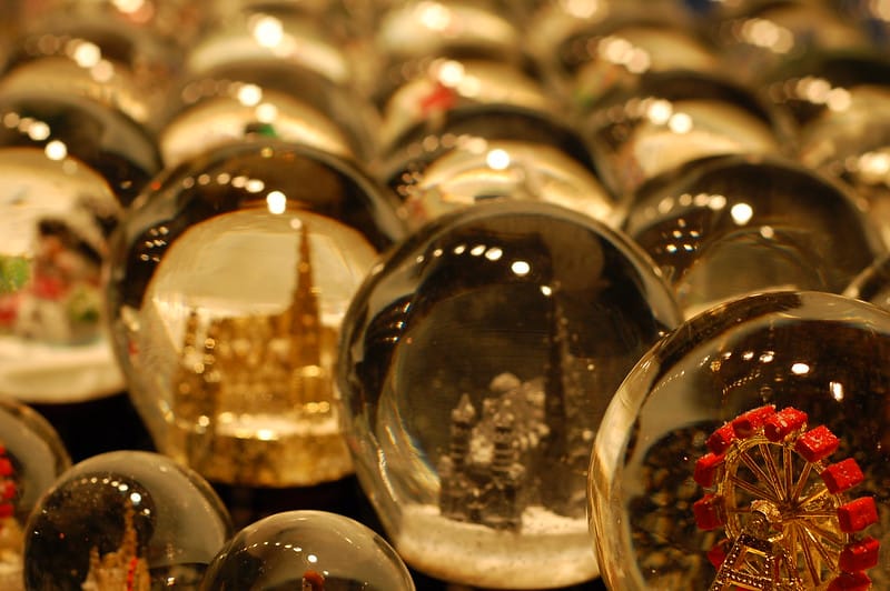 Szklane kule z jarmarku świątecznego (fot. Mark Turner, Flickr CC BY-NC-SA 2.0_