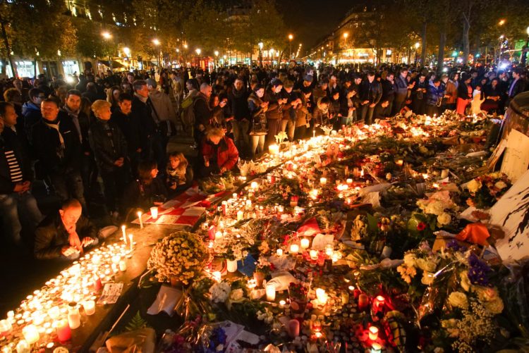 Zamachy w Paryżu 2015 roku jako skutek powrotu i braku nadzoru nad europejskimi terrorystami walczącymi w Syrii (zdj. Wikipedia)