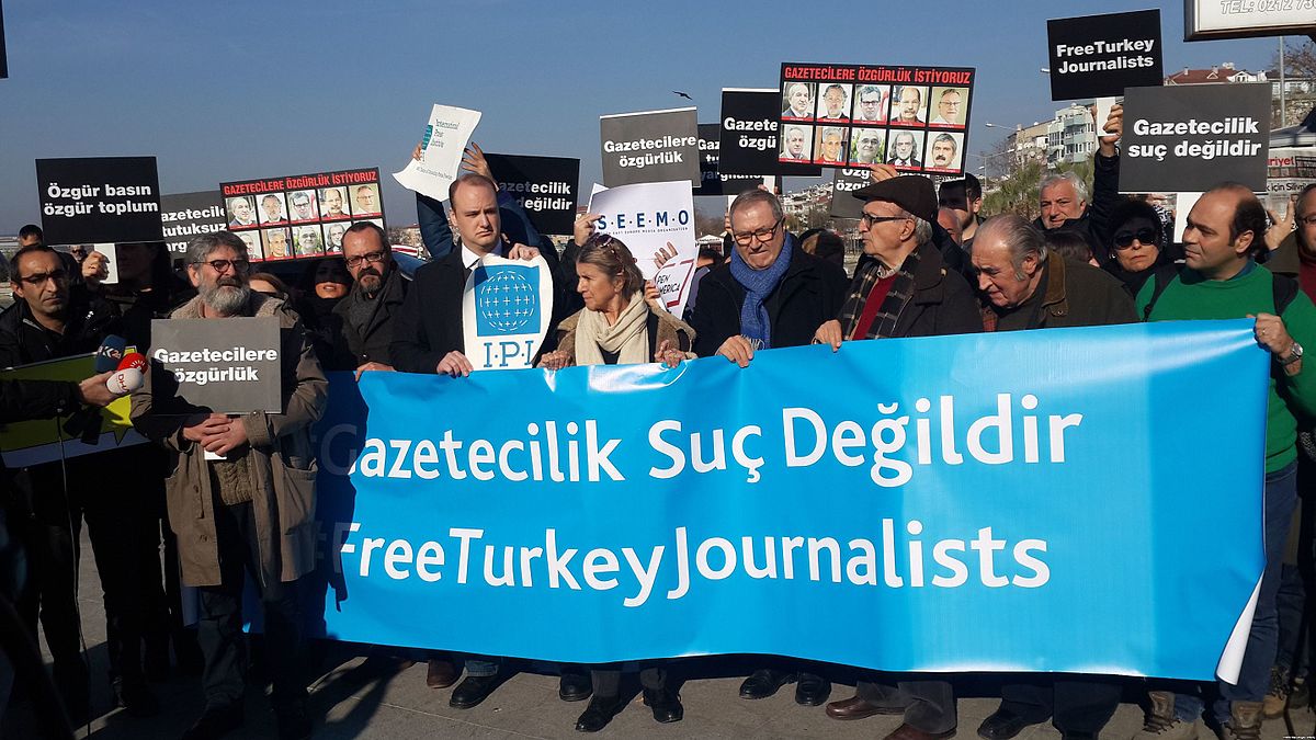 Protest przeciwko więzieniu dziennikarzy