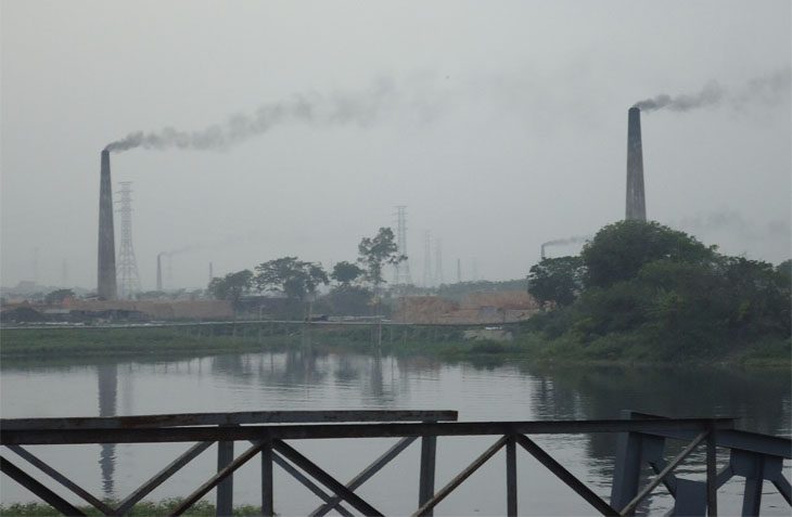 Zanieczyszczenie powietrza na Dhaką stolicą Bangladeszu - uchodźca klimatyczny(zdj. Wikimedia)
