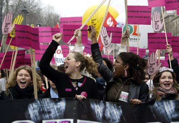 Demonstracja feministycznej organizacji "Ni Putes Ni Soumises" założonej w odpowiedzi na przemoc wobec kobiet wśród muzułmanów we Francji. (zdj. NPNS)