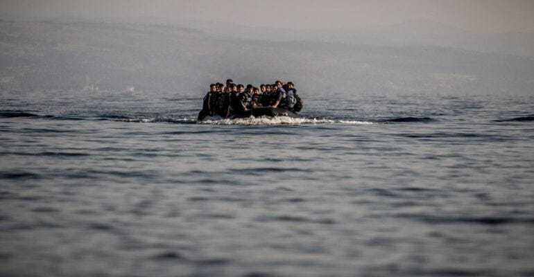 Migranci płynący przez Kanał La Manche (zdj. Melanie Phillips)