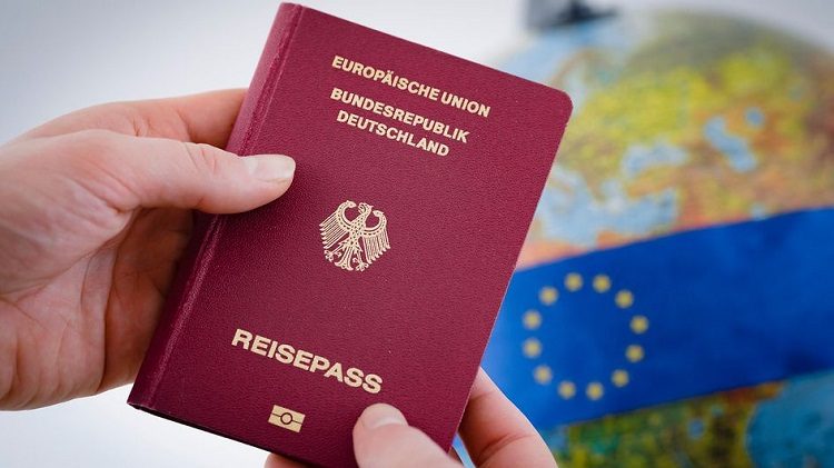 Niemiecki paszport Źródło: Deutsche Vertretung Polen