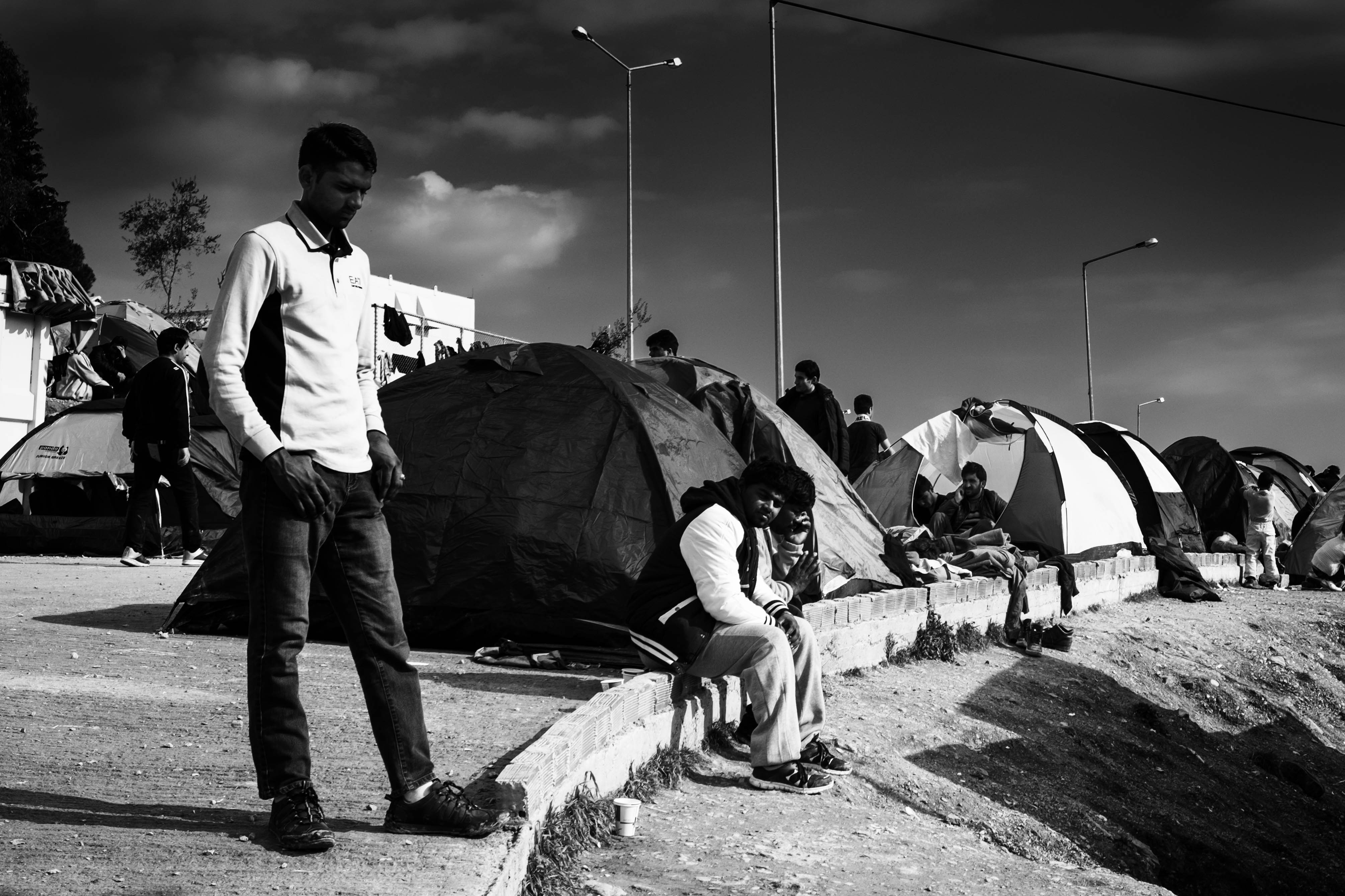 Uchodźcy w greckim obozie Moira 2016. (zdj. Martin Leveneur CC)